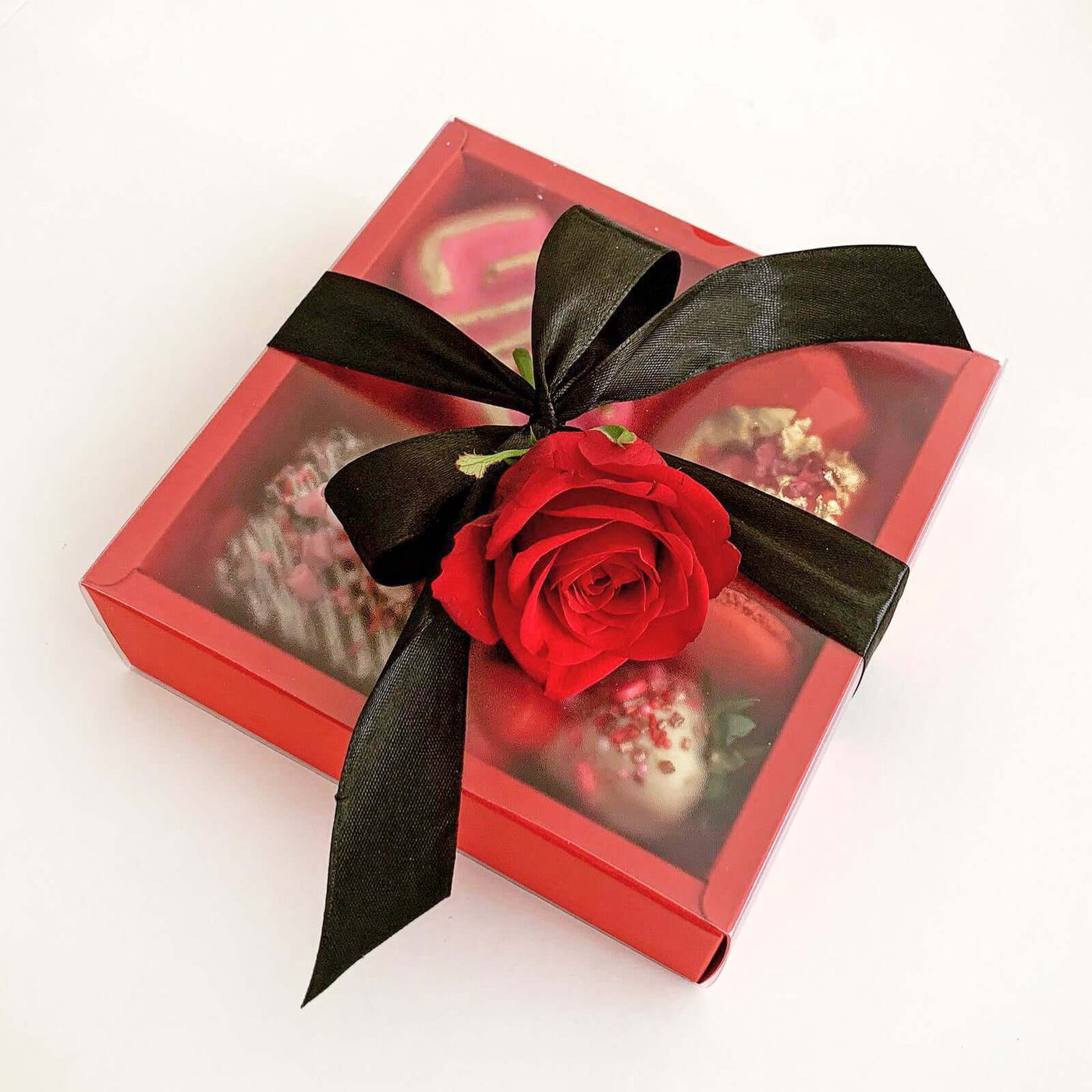 Valentines-Assorted-Macarons-Cakes-Gift-Box-Dodomarket-Mauritius
