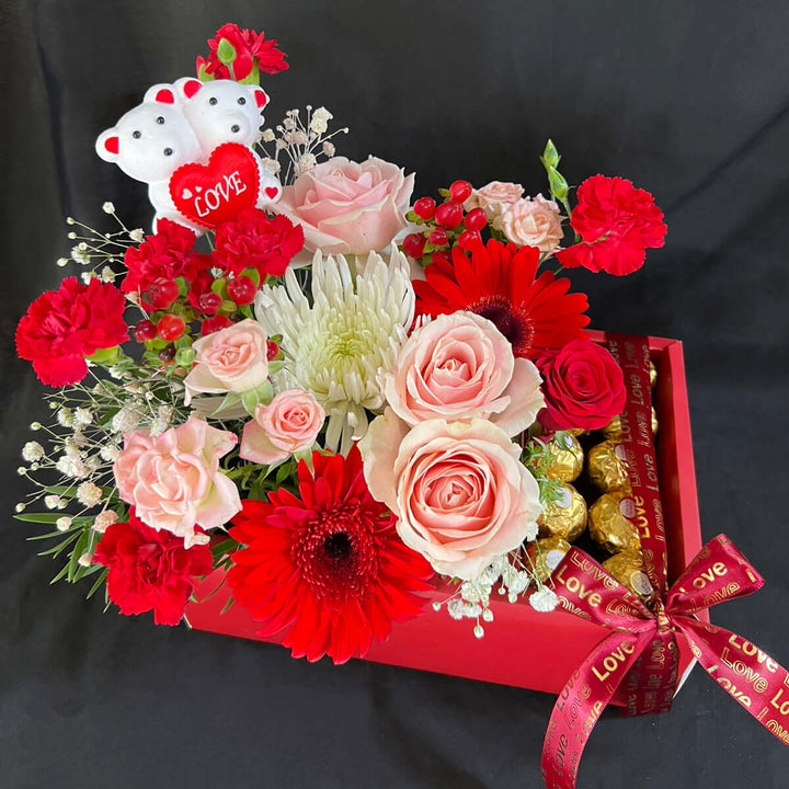 Valentines-hamper-flower-box-Bouquet-Ferrero-chocolates-Dodomarket-delivery-Mauritius