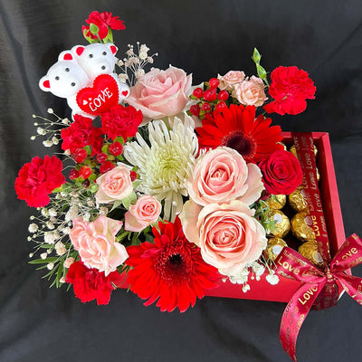 Valentines-hamper-flower-box-Bouquet-Ferrero-chocolates-Dodomarket-delivery-Mauritius