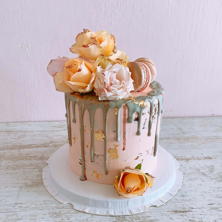 Vanilla Birthday Cake with Macarons - Dodomarket delivery Mauritius