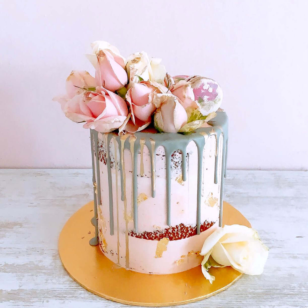 Vanilla Birthday Cake with Macarons - Dodomarket delivery Mauritius