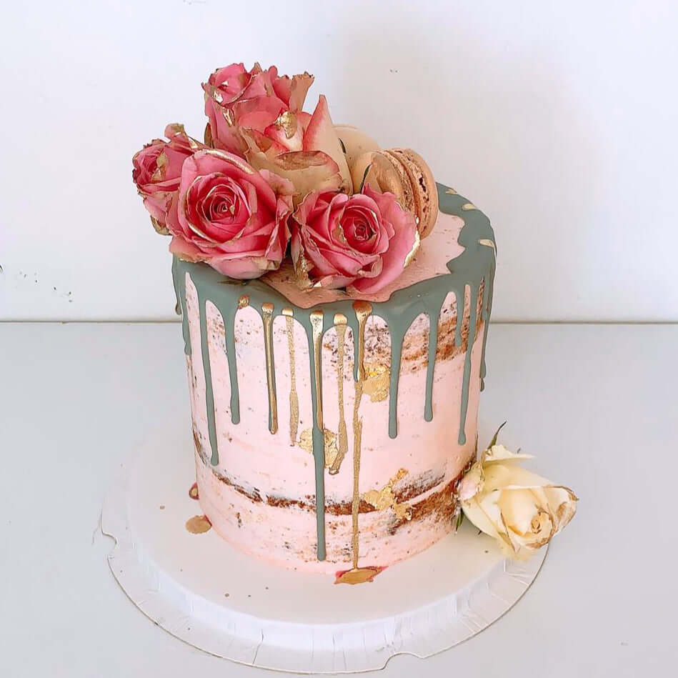 Vanilla Birthday Cake with Macarons - Dodomarket delivery Mauritius