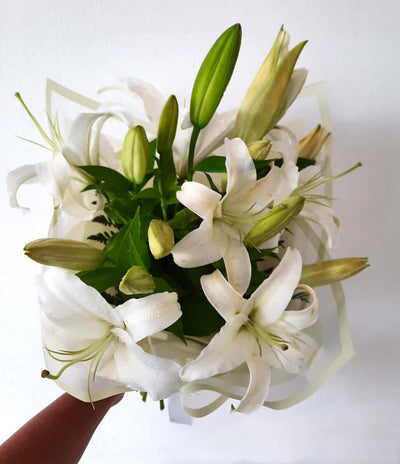 White lily bouquet delivery Mauritius