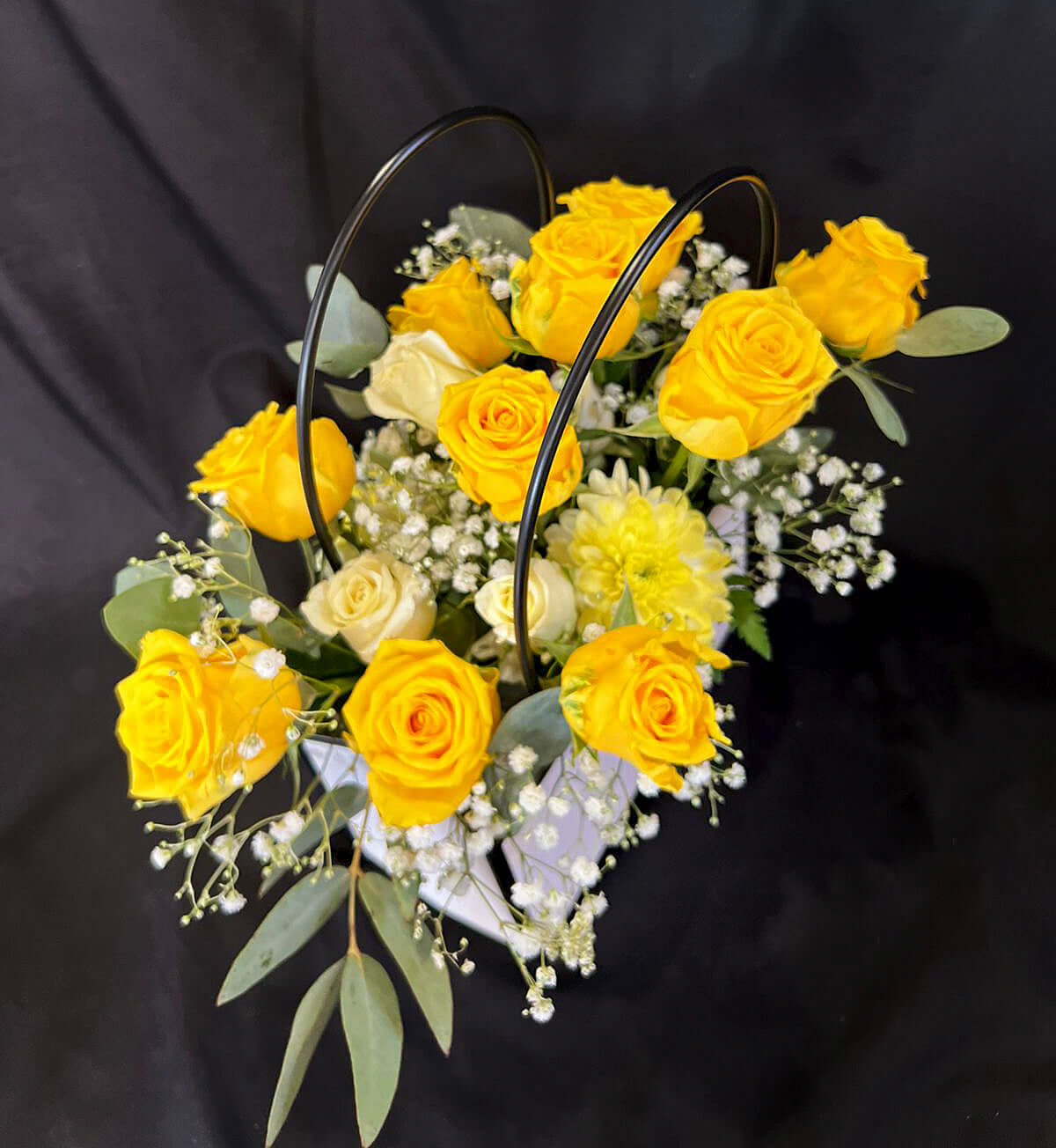 Yellow-mixed-flowers-bouquet-in-craftbag-top-Dodomarket-delivery-Mauritius